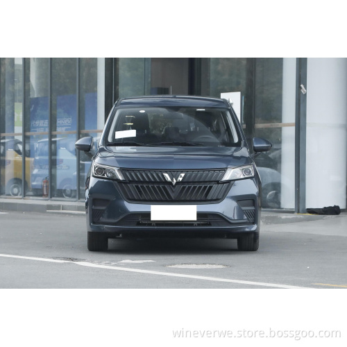 1.5 L 2022 Gasoline Automobile Car  Wuling Jiacheng Black Color 170 km/h 5 Doors 7 Seats Made in China